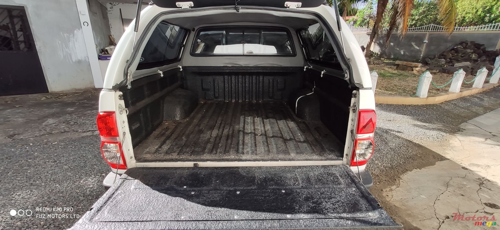 2011' Toyota Hilux photo #2