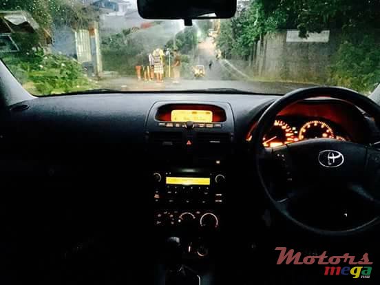 2006' Toyota Avensis photo #5