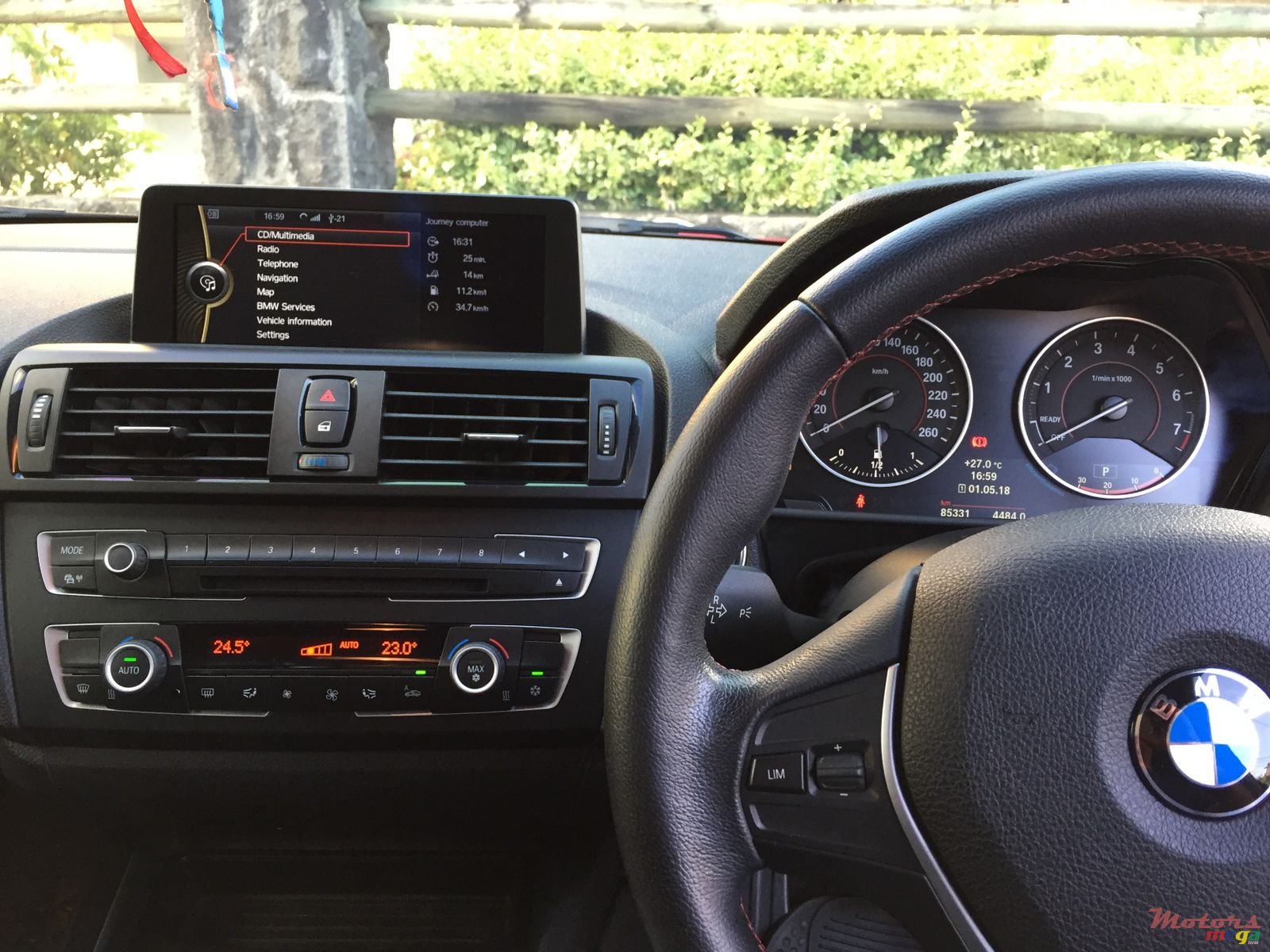 2012' BMW 1 Series 5 Door photo #3