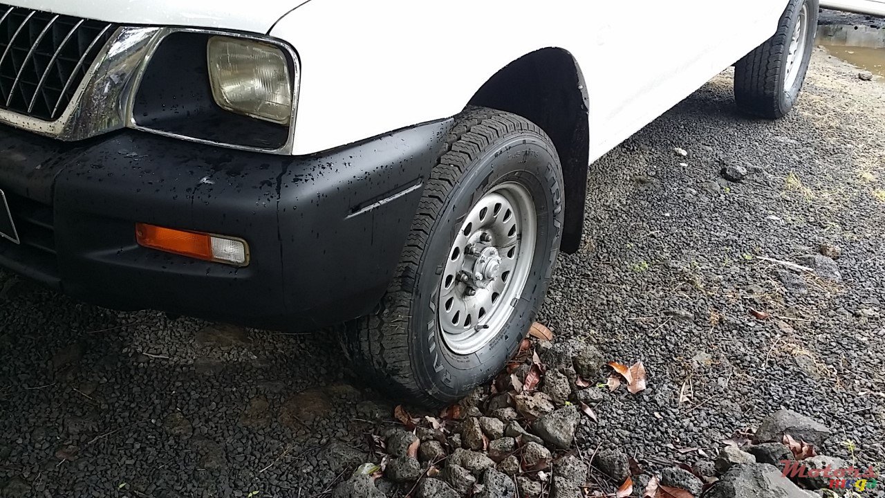 2004' Mitsubishi L 200 photo #5