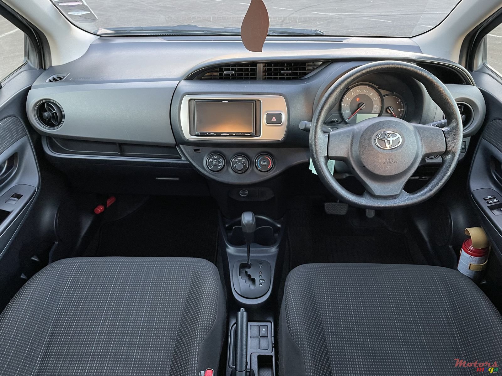 2016' Toyota Vitz photo #7