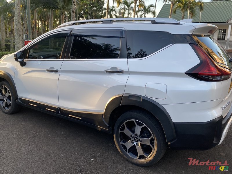 2021' Mitsubishi Expander Cross photo #3