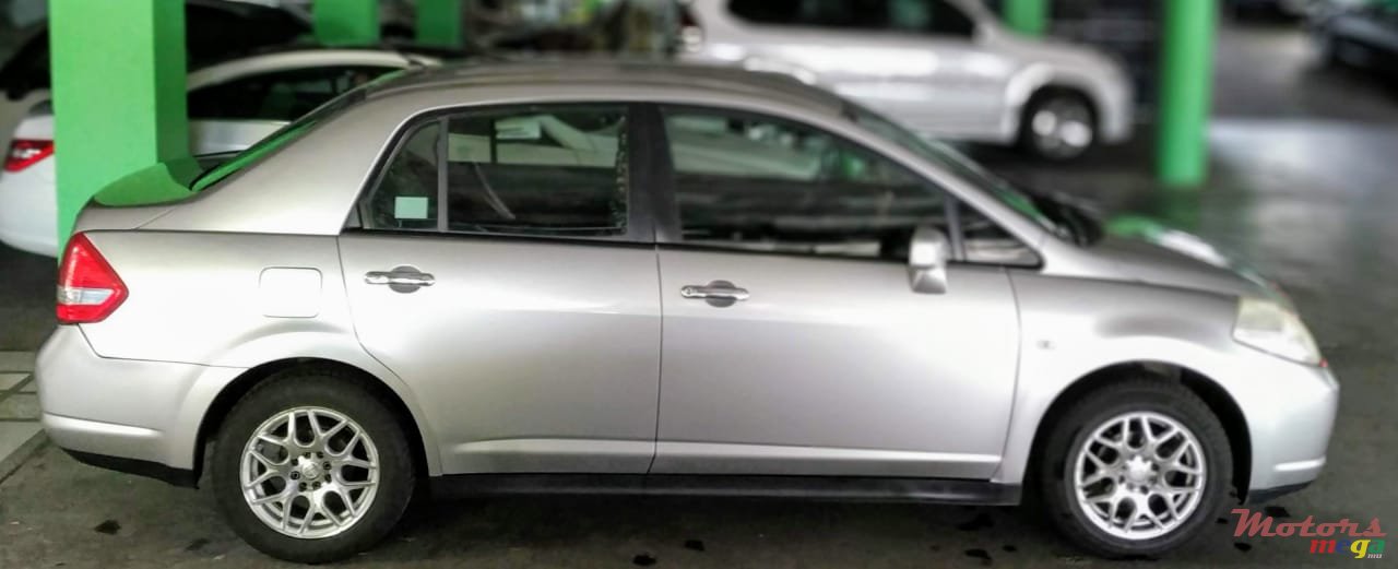 2007' Nissan Tiida photo #1