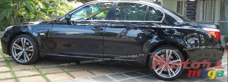 2008' BMW 5 Series 520i photo #4