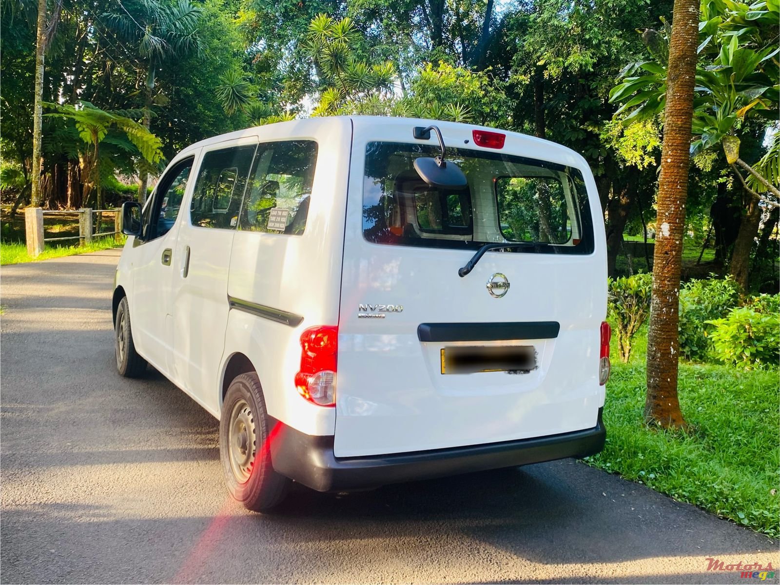 2015' Nissan NV200 photo #2