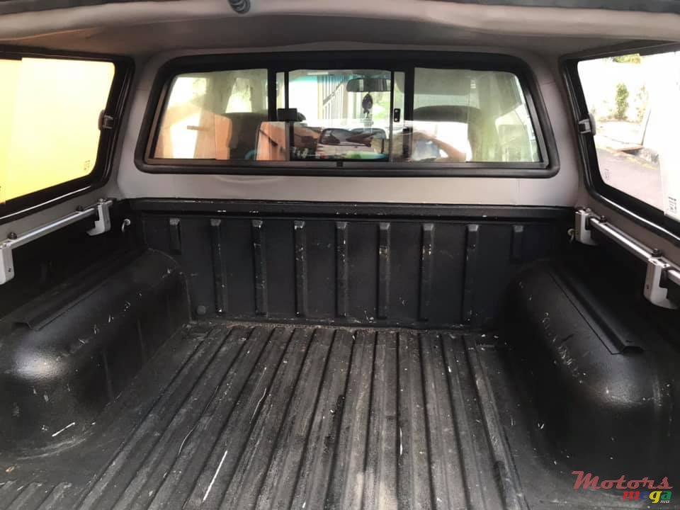 2015' Nissan NP300 photo #4