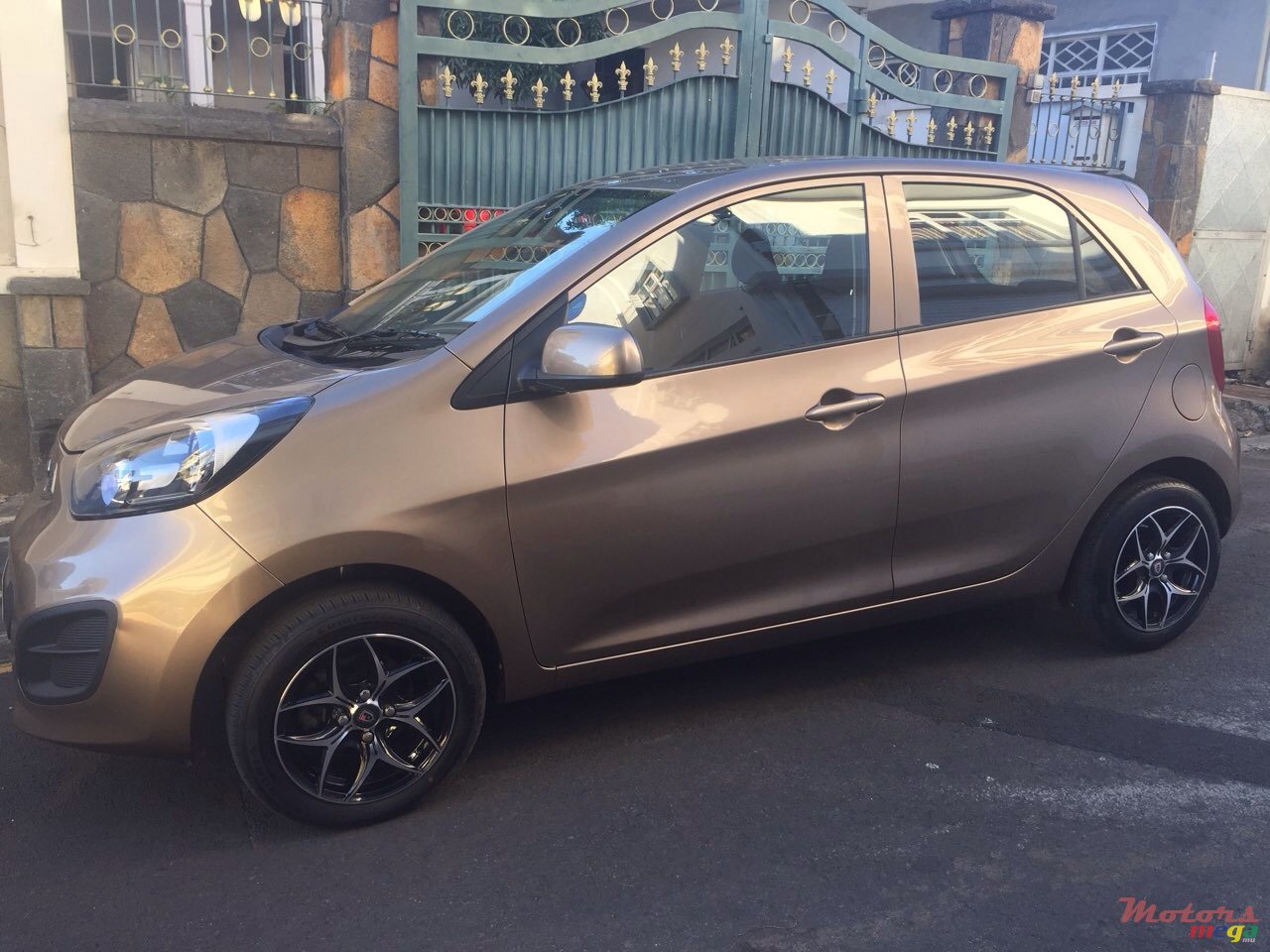 2013' Kia Picanto photo #2