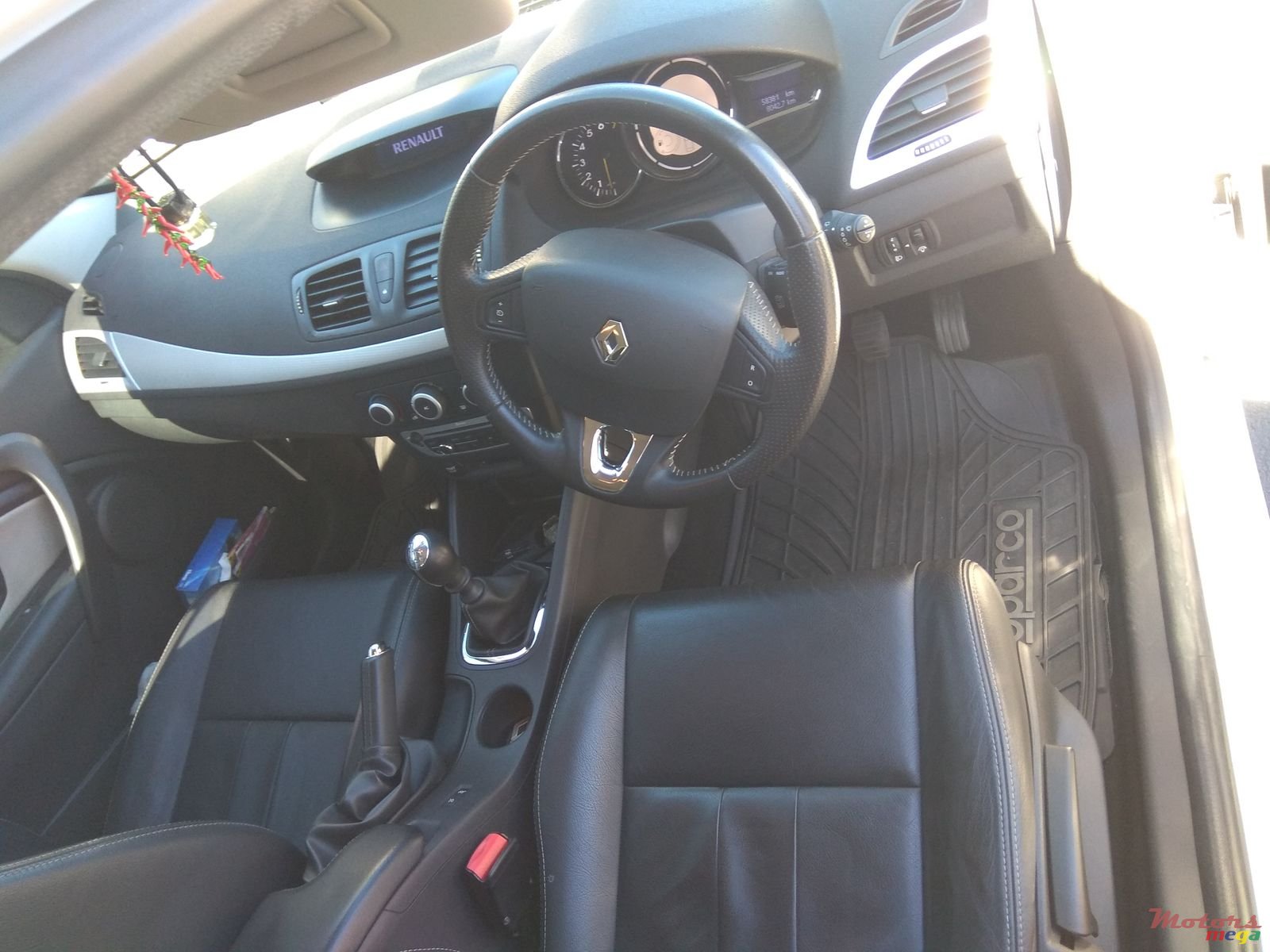 2014' Renault Megane photo #3