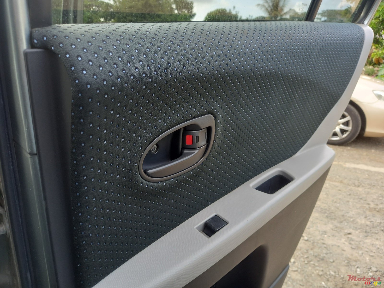 2007' Toyota Vitz photo #7