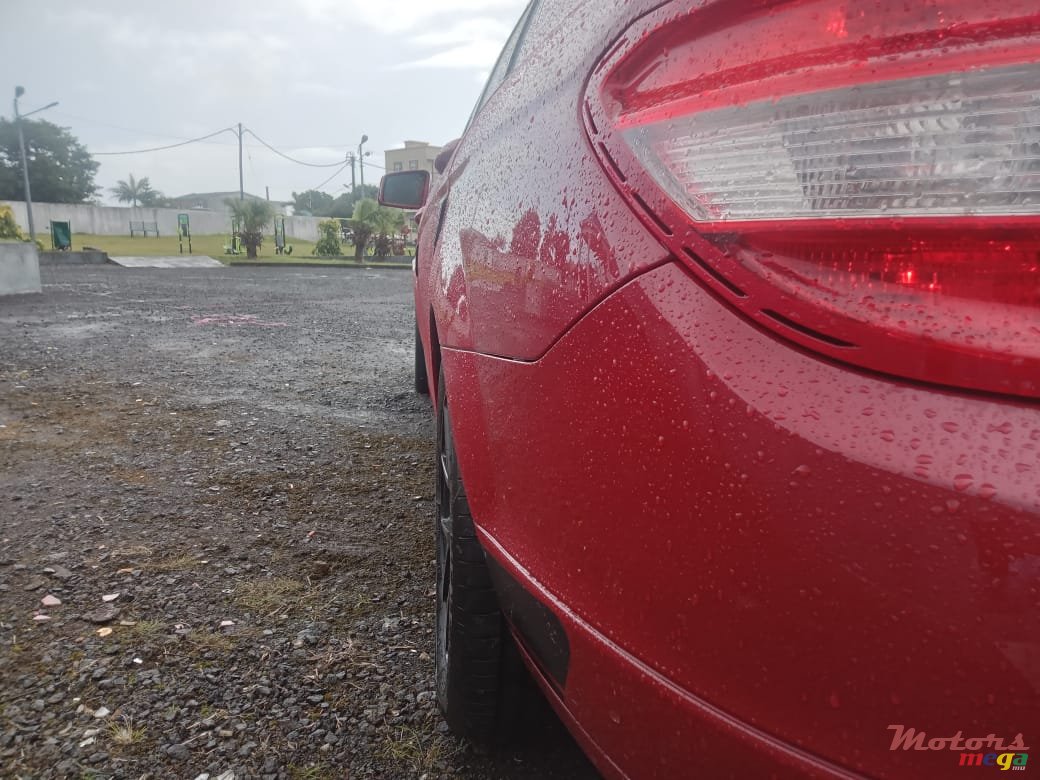 2010' Mercedes-Benz 180 Tinted window photo #4