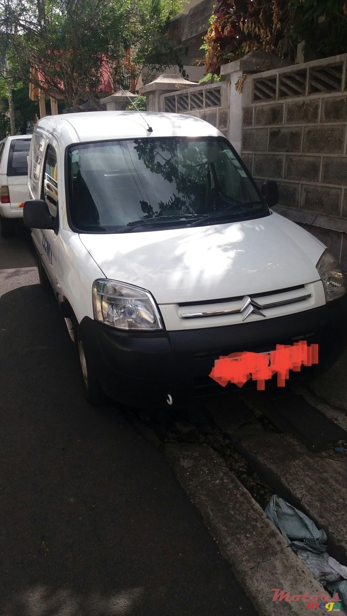 2011' Citroen Berlingo photo #1