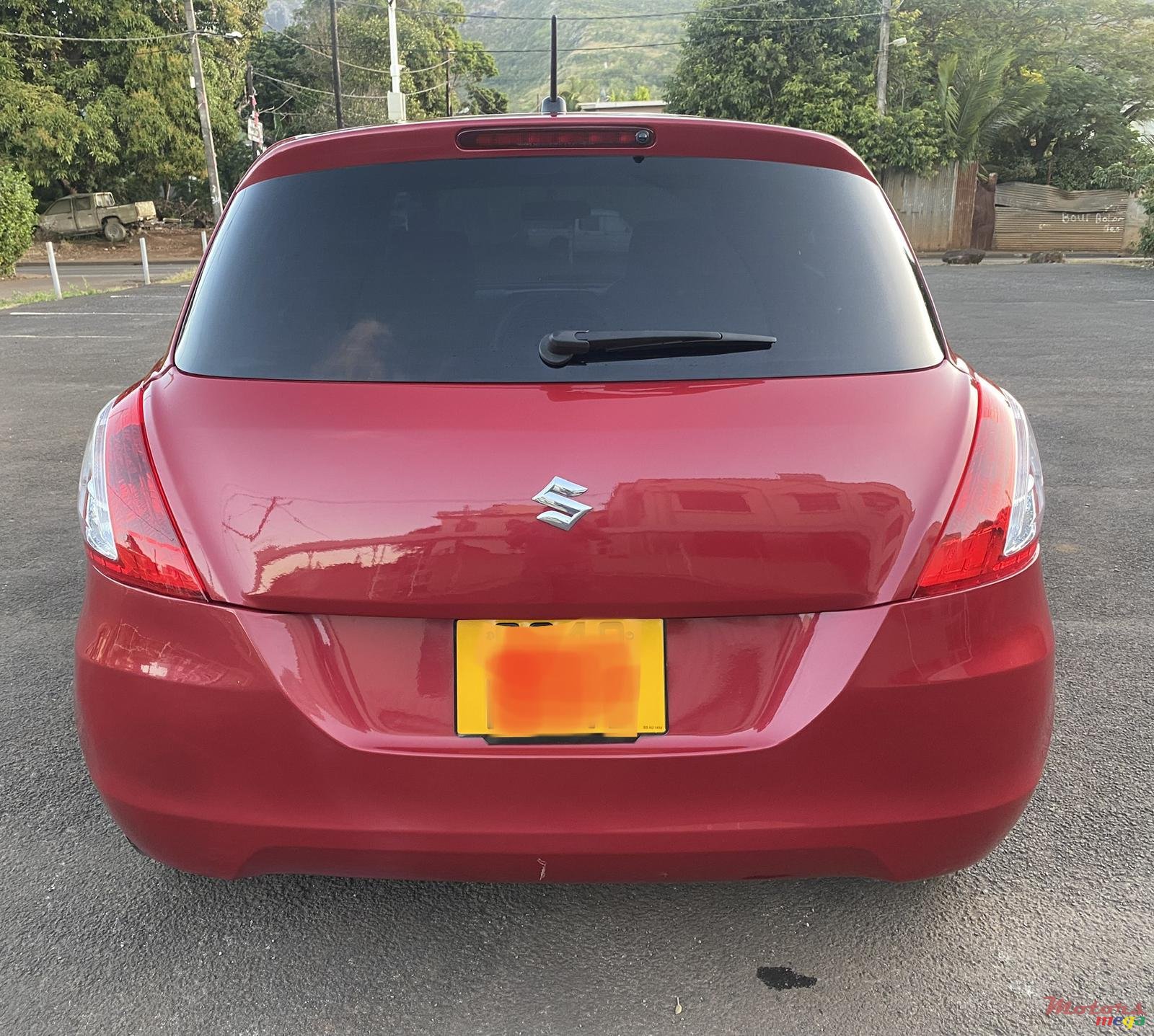 2012' Suzuki Swift photo #3