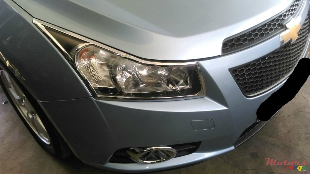 2010' Chevrolet Cruze photo #2