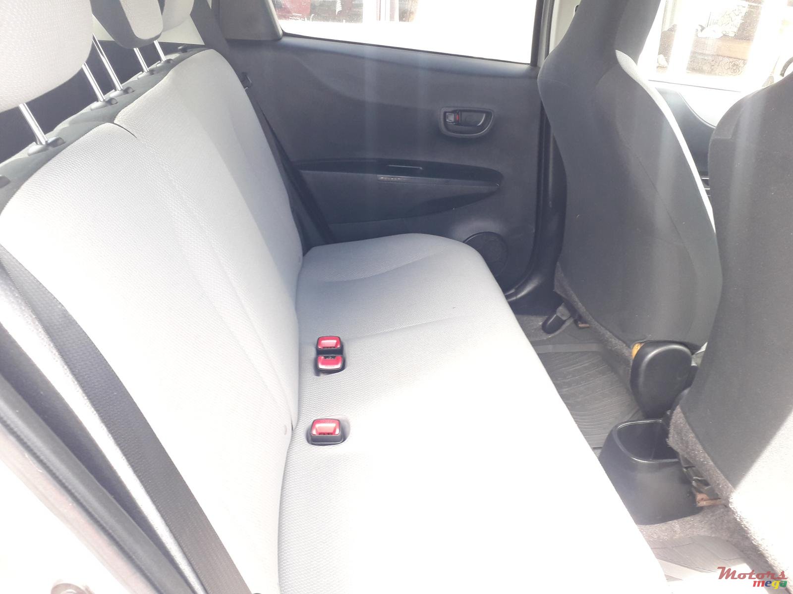 2013' Toyota Vitz 1320cc photo #4