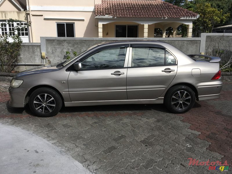 2002' Mitsubishi Lancer photo #1