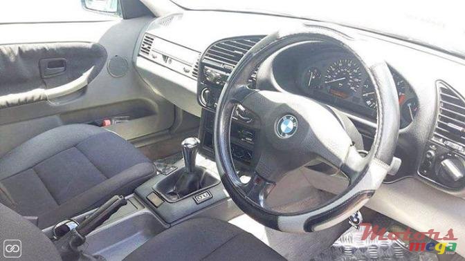 1993' BMW 318 photo #3