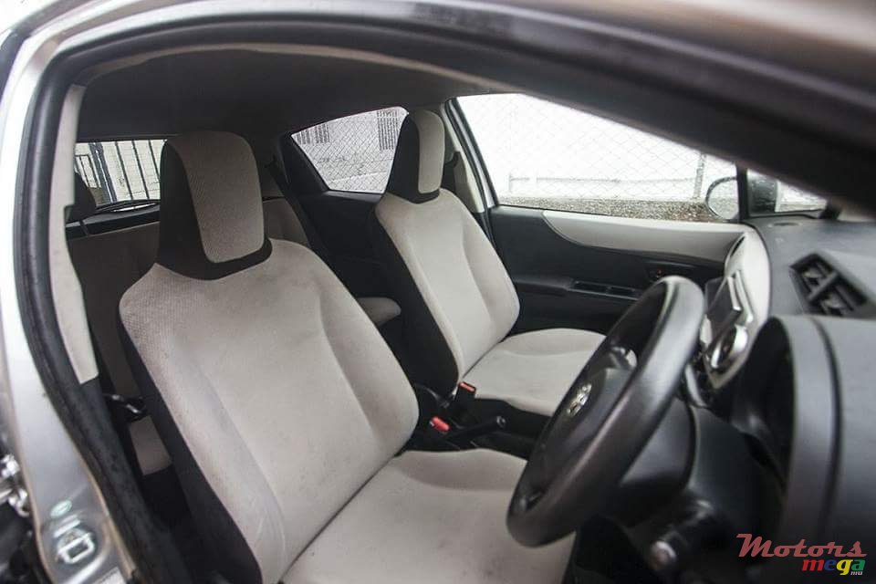 2011' Toyota Vitz new shape photo #2