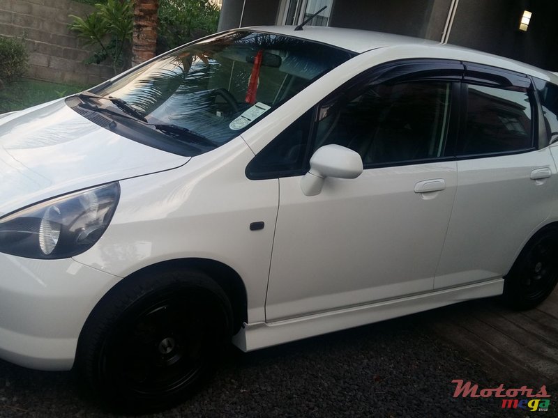 2004' Honda Jazz photo #1