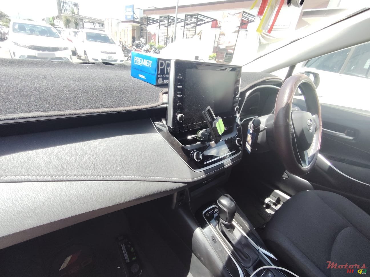 2022' Toyota Corolla photo #2