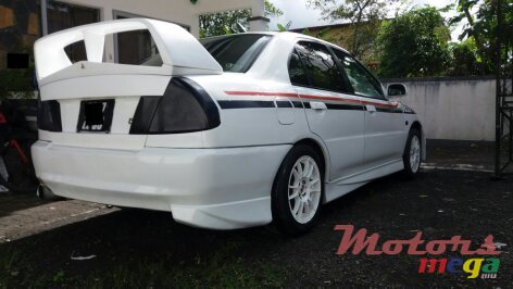 1999' Mitsubishi Lancer photo #3