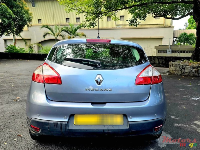 2011' Renault Megane photo #4
