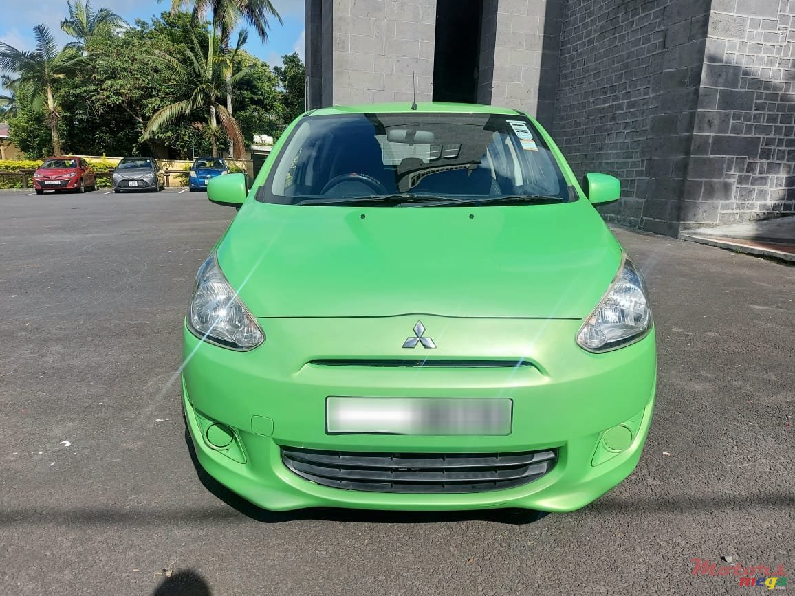 2013' Mitsubishi Mirage photo #6