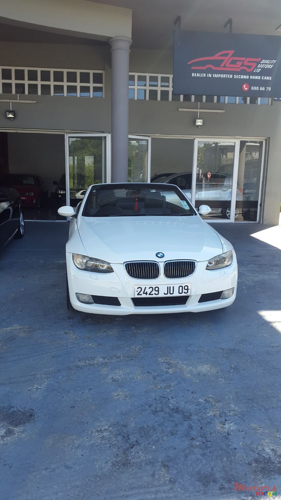 2009' BMW 3 Series Convertible 325 i photo #3