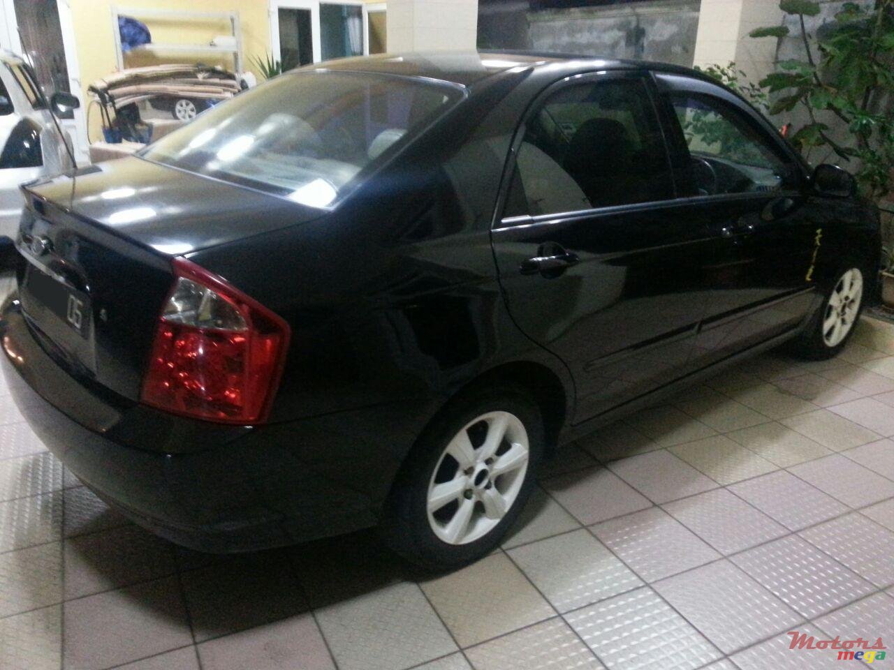 2005' Kia Cerato photo #2