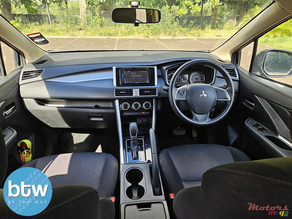 2020' Mitsubishi Xpander photo #5