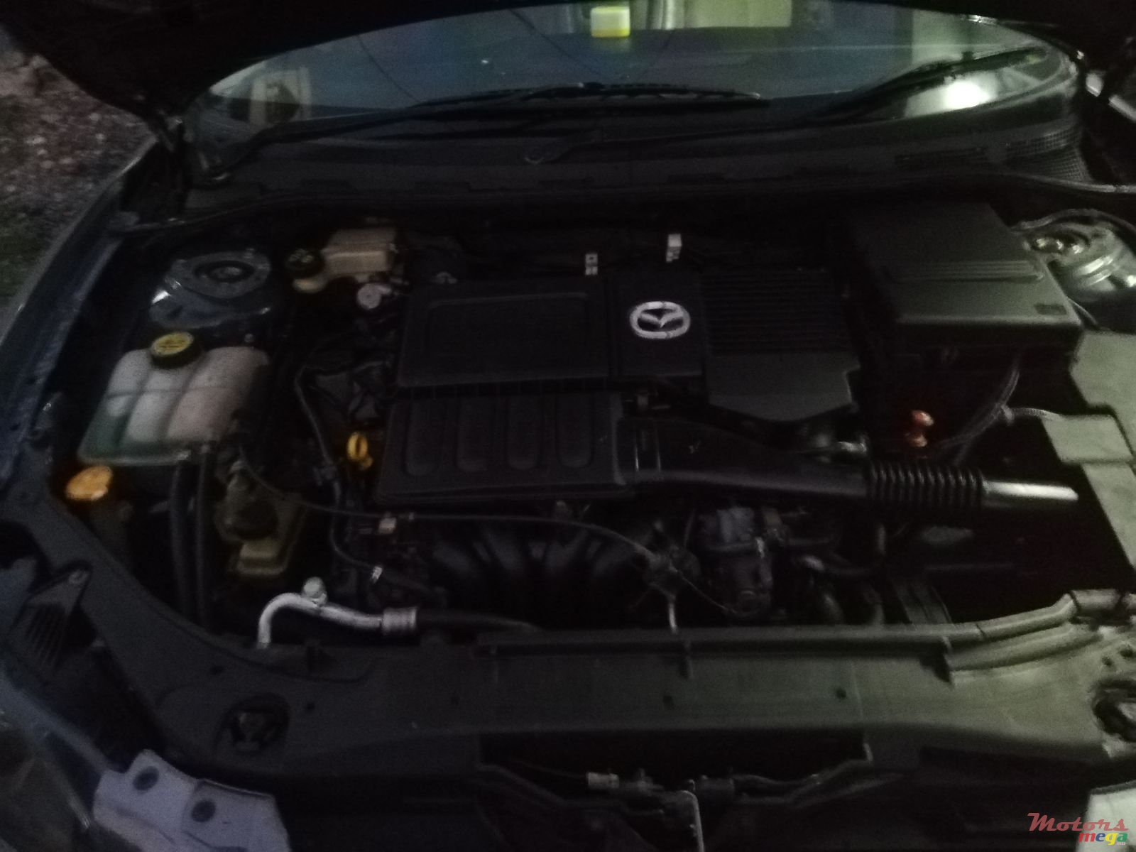 2004' Mazda 3 Luxury editions photo #2