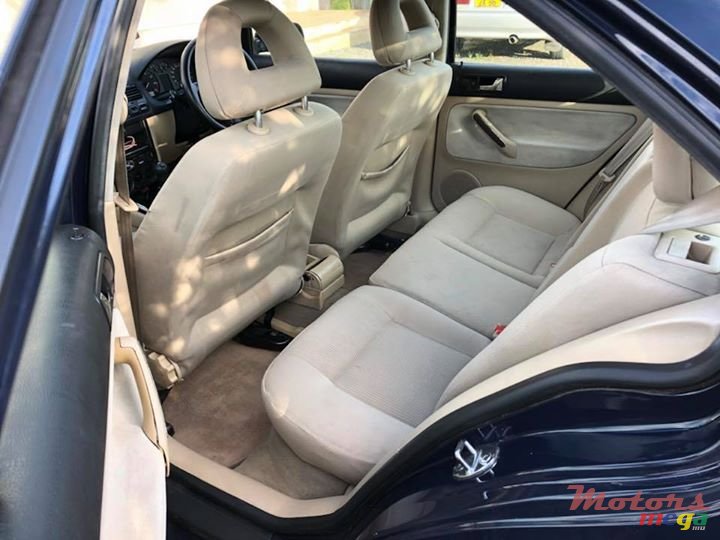 2001' Volkswagen Bora photo #7