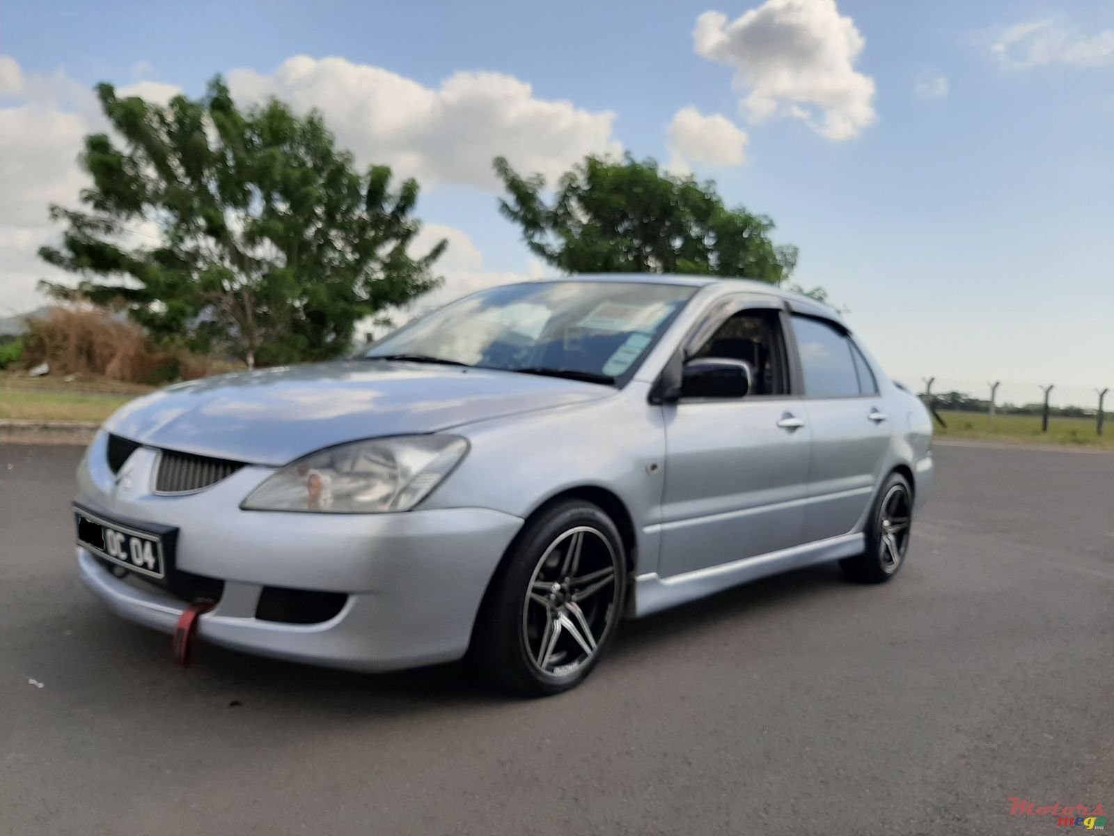 2004' Mitsubishi Lancer photo #3