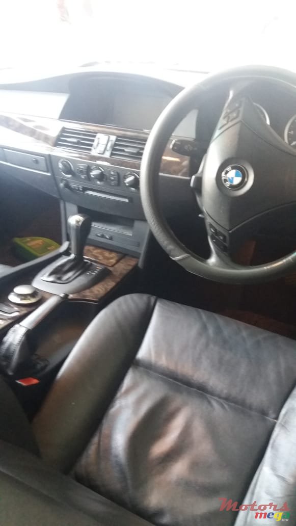 2007' BMW 5 Series ORIGINAL photo #2