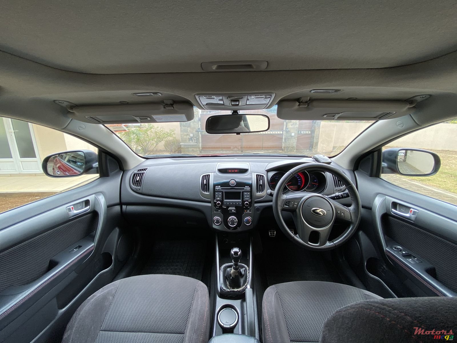 2011' Kia Cerato Koup photo #3