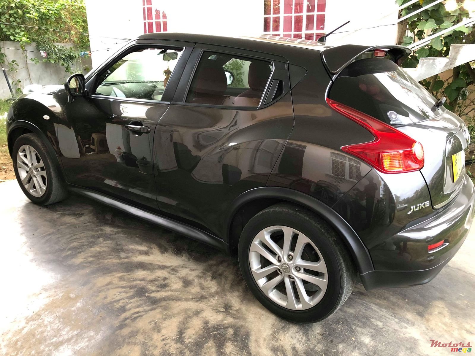 2012' Nissan Juke Red Leather seat photo #6