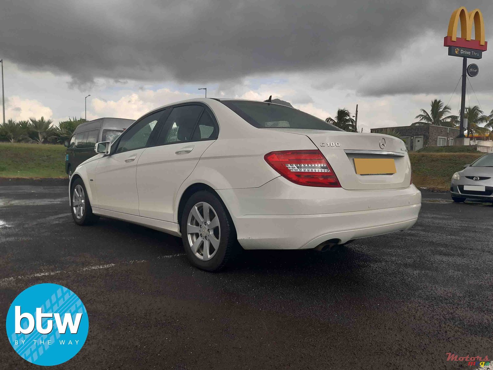 2011' Mercedes-Benz C-Class 180 photo #2