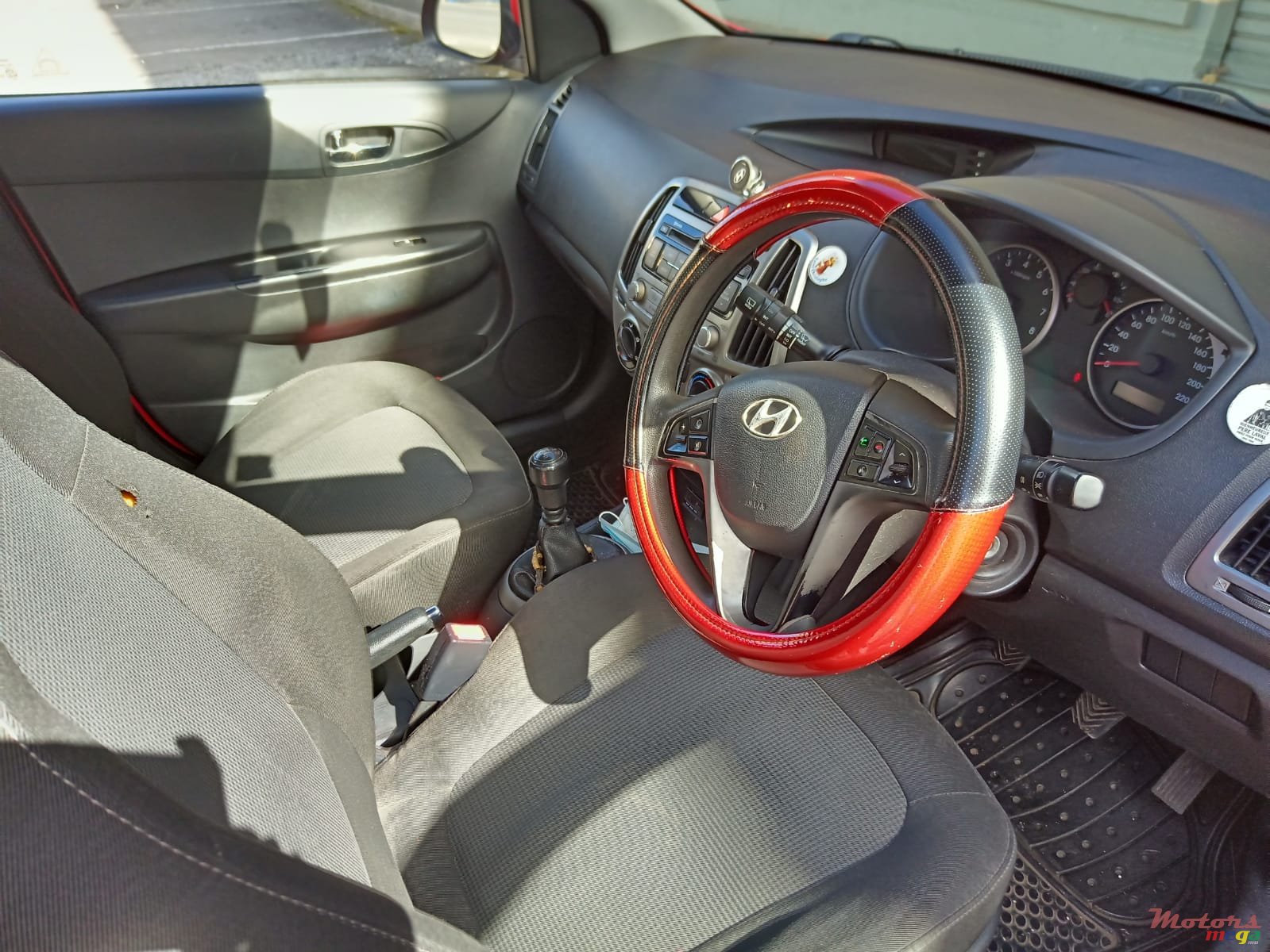 2012' Hyundai i20 1 photo #1