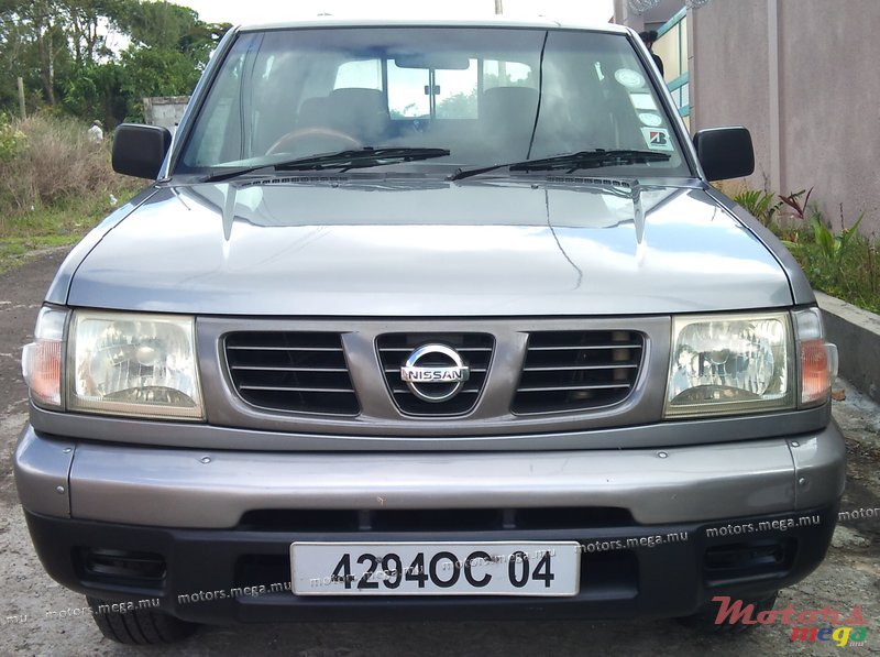 2004' Nissan photo #2