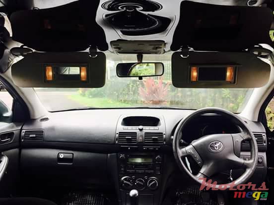 2006' Toyota Avensis photo #3