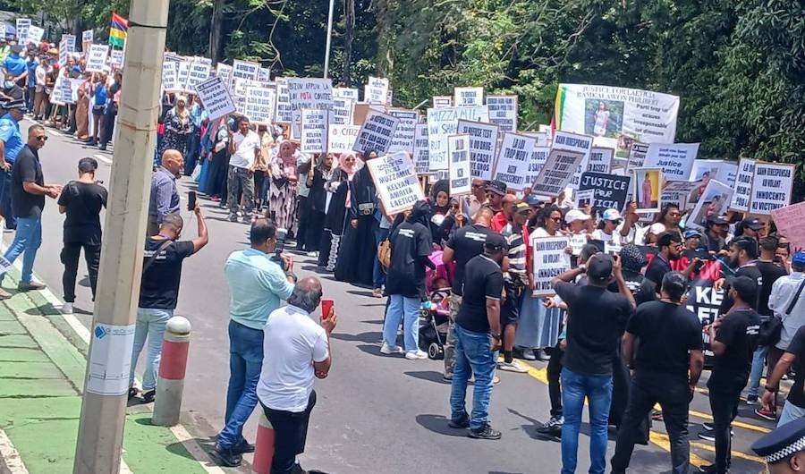 Marche du Mouvement pour la sécurité et la justice routière : Un sentiment de révolte au sein du cortège hétéroclite