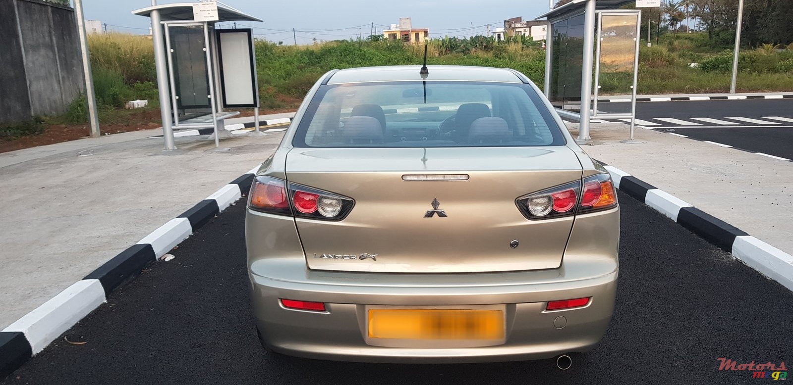 2010' Mitsubishi Lancer Ex photo #2