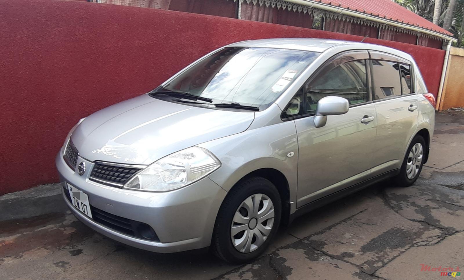 2007' Nissan Tiida photo #1