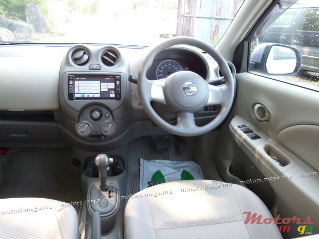 2011' Nissan photo #2