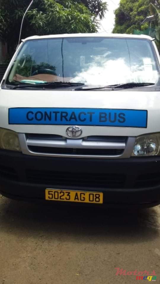 2008' Toyota Hiace photo #2