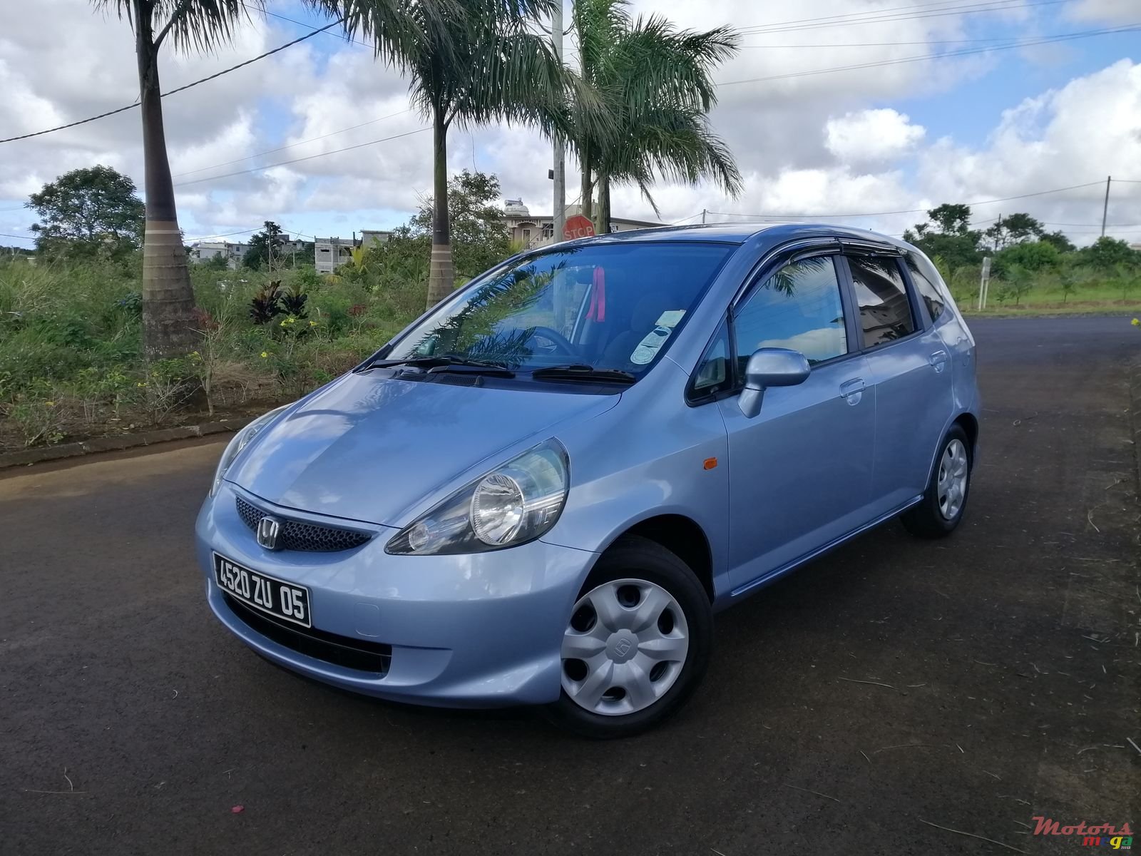 2005' Honda Fit photo #1