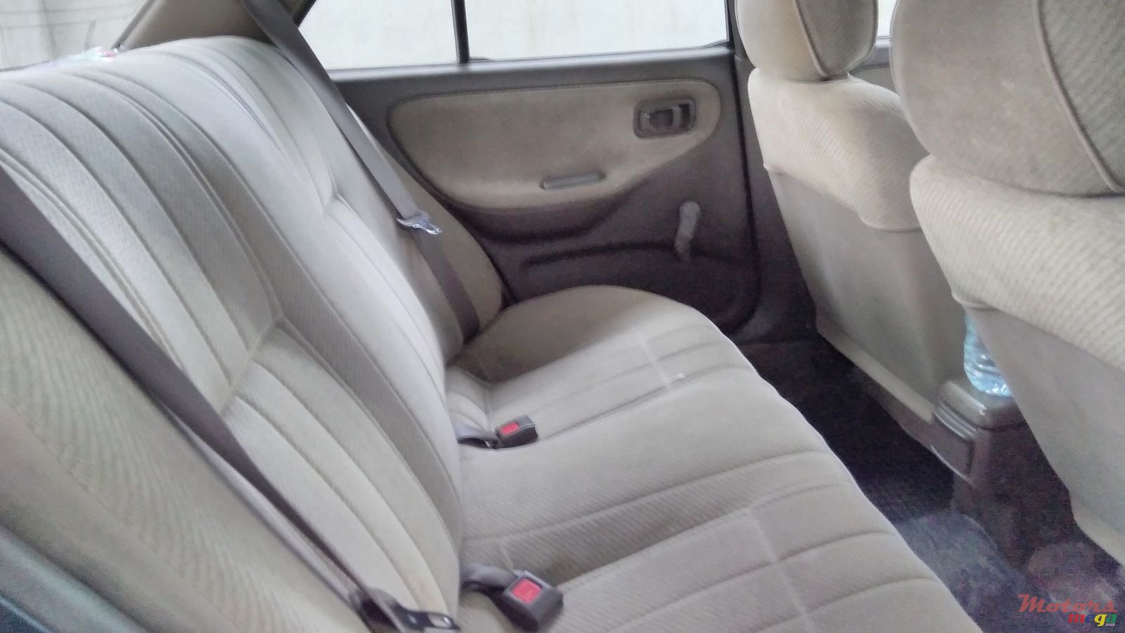 1993' Nissan Sunny saloon photo #4