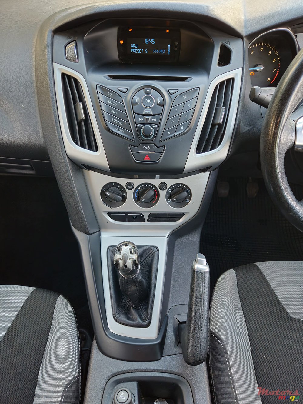 2012' Ford Focus photo #7