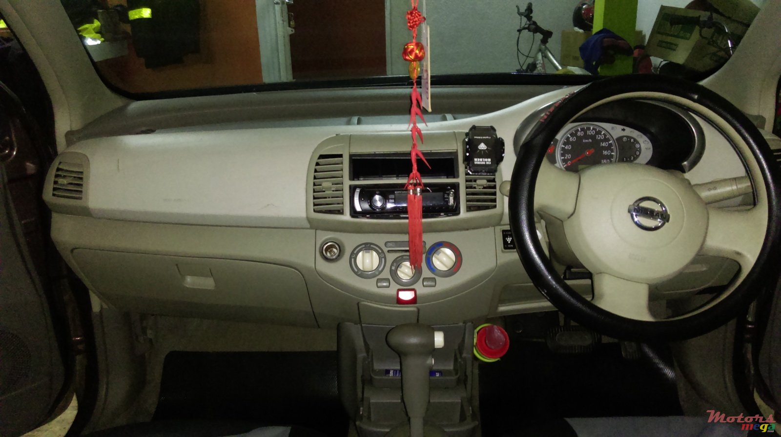 2004' Nissan photo #2