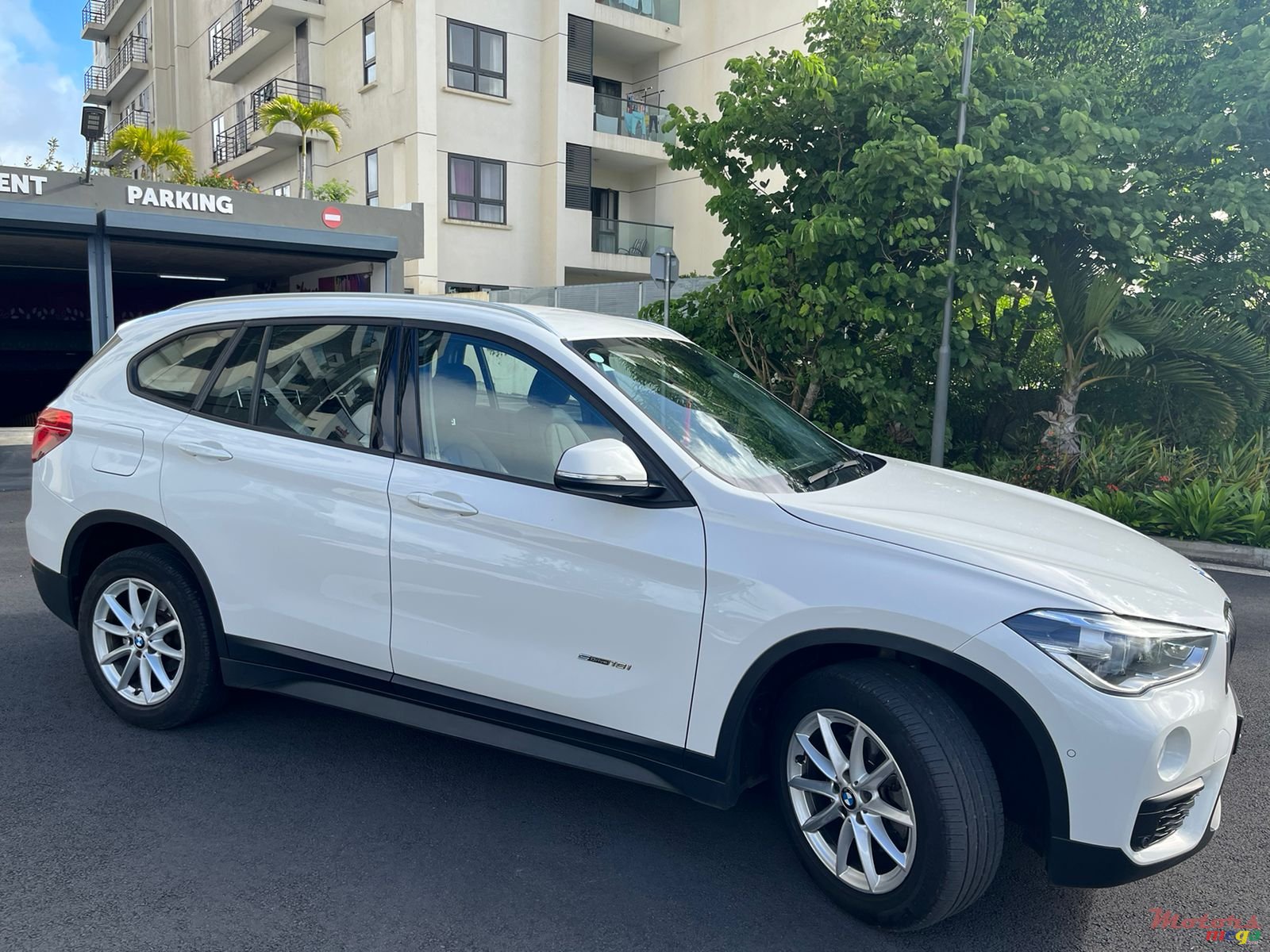 2018' BMW X1 s drive18i photo #2