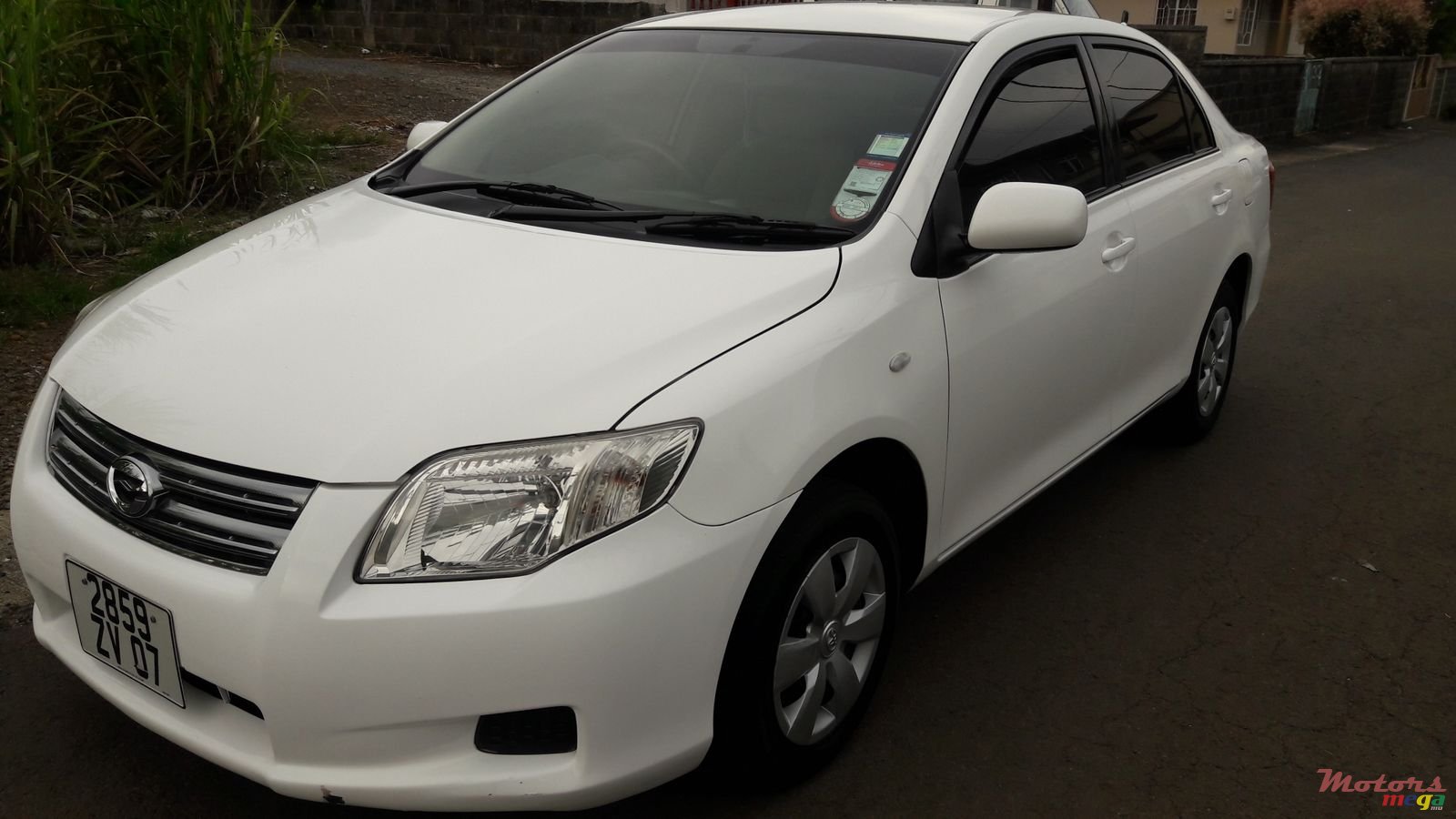 2007' Toyota Axio X photo #2